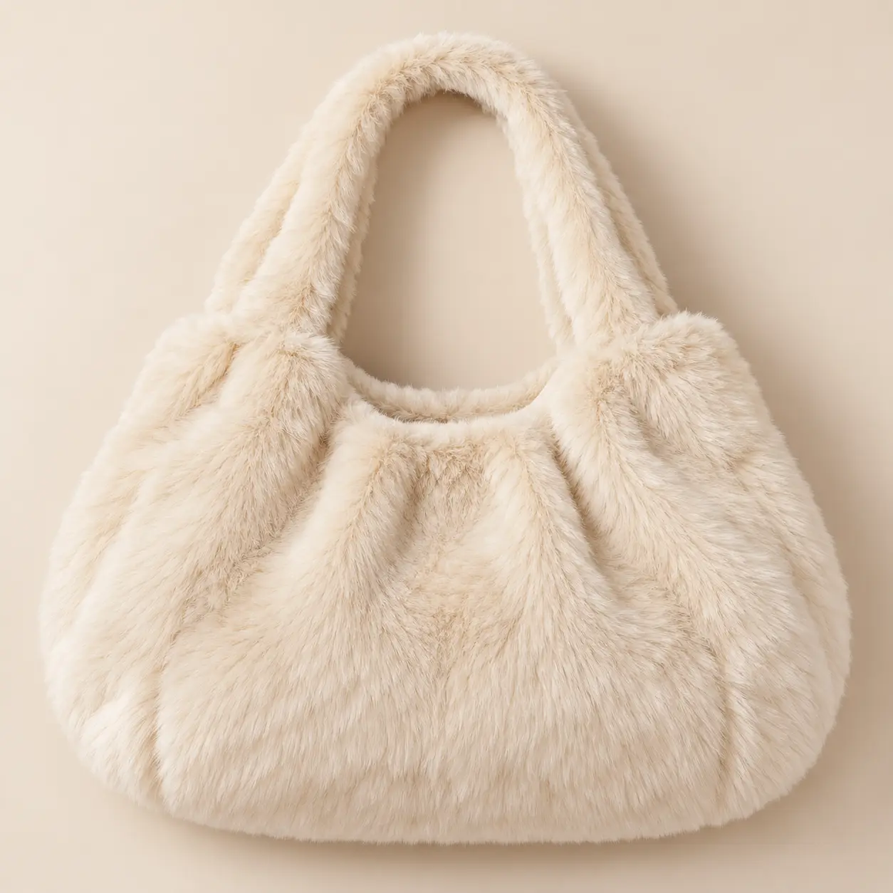 Sac fausse fourrure : le bon volume, un porté confortable et un poil qui reste doux